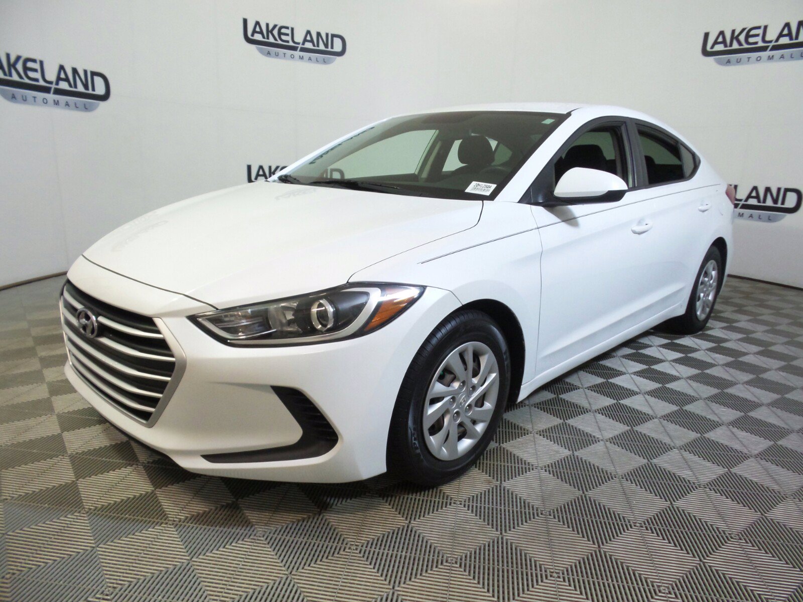 Pre-Owned 2018 Hyundai Elantra SE FWD 4D Sedan